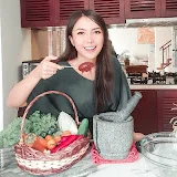 Thai Girl in the Kitchen