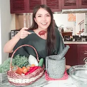 Thai Girl in the Kitchen