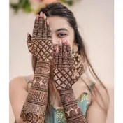 Isra's Mehandi Art