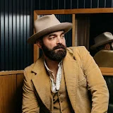 Drew Holcomb & The Neighbors - Topic