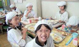 وقت ناهار در مدارس ژاپن