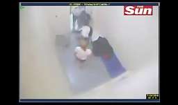 برهنه کردن وحشیانه یک زن در بازداشتگاه توسط پلیس انگلیس