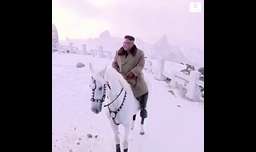حضور «کیم» با اسب سفید در کوه مقدس «پکتو»