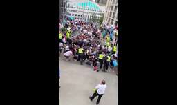 درگیری هواداران با پلیس انگلیس قبل از فینال یورو 2020