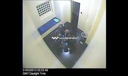 برهنه کردن یک زن توسط پلیس انگلیس در زندان