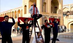 نمایش خیابانی دردسرهای یک موجود موذی - جشنواره خندستان