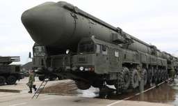 لحظه شلیک موشک بالستیک قاره پیمای یارس در رزمایش ارتش روسیه