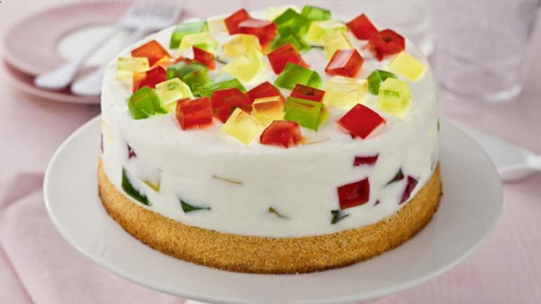 آموزش پخت شیرینی خانگی|کیک تولد خانگی|شیرینی پزی(چیز کیک وانیلی با تکه های ژله)