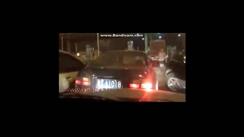 تلاش پلیس برای توقف خودروی مشکوک راننده دیوانه!!!