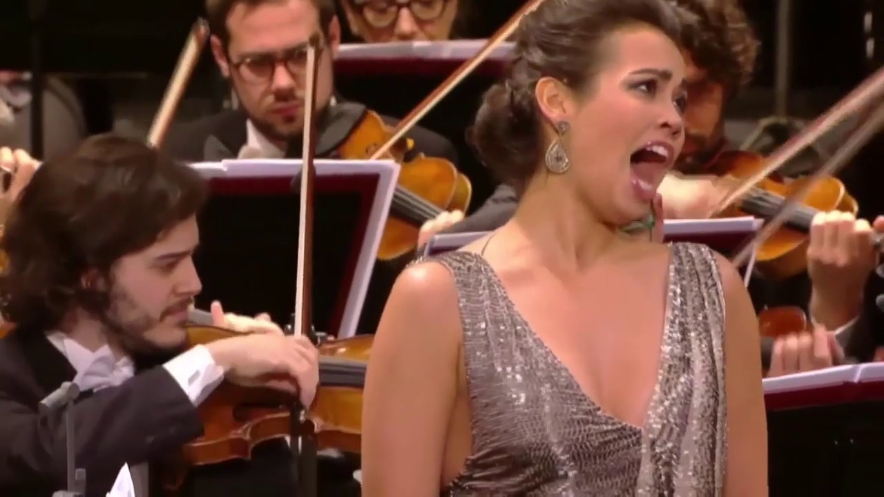 Giuseppe Verdi, La traviata - Sempre libera degg’io (Nadine Sierra)