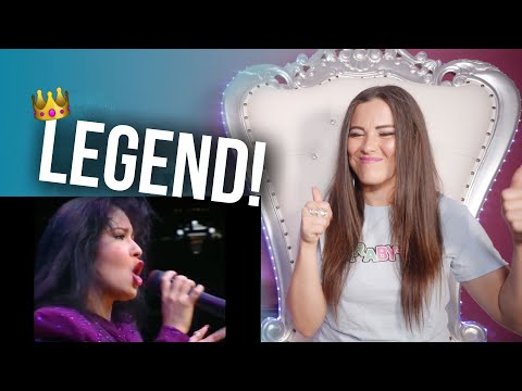 Vocal Coach Reacts to SELENA - Disco Medley