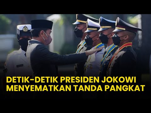 Detik-detik Presiden Jokowi Menyematkan Tanda Pangkat ke Perwira TNI-Polri